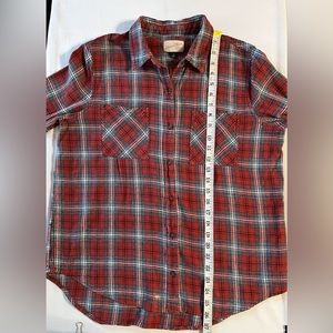 UINIVERSAL THREAD GOODS CO. WOMEN'S M LIGHT WEIGHT BUTTON DOWN LONG SLEEVE